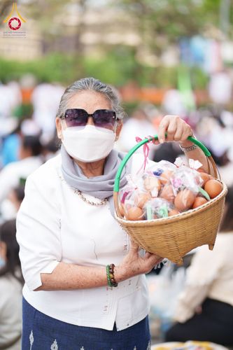 ภาพ No.211794:วันอาทิตย์ที่ 9 มีนาคม พ.ศ. 2568 พ่อเมืองโคราชจัดตักบาตรพระหมื่น ทำบุญเมือง 557 ปี