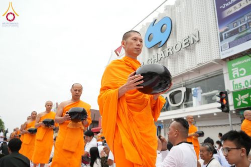 ภาพ No.211796:วันอาทิตย์ที่ 9 มีนาคม พ.ศ. 2568 พ่อเมืองโคราชจัดตักบาตรพระหมื่น ทำบุญเมือง 557 ปี