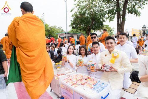 ภาพ No.211801:วันอาทิตย์ที่ 9 มีนาคม พ.ศ. 2568 พ่อเมืองโคราชจัดตักบาตรพระหมื่น ทำบุญเมือง 557 ปี