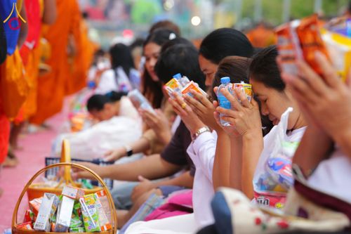 ภาพ No.211800:วันอาทิตย์ที่ 9 มีนาคม พ.ศ. 2568 พ่อเมืองโคราชจัดตักบาตรพระหมื่น ทำบุญเมือง 557 ปี