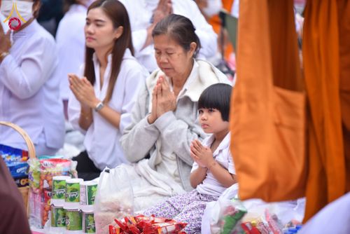 ภาพ No.211805:วันอาทิตย์ที่ 9 มีนาคม พ.ศ. 2568 พ่อเมืองโคราชจัดตักบาตรพระหมื่น ทำบุญเมือง 557 ปี