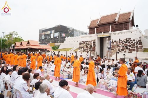 ภาพ No.211806:วันอาทิตย์ที่ 9 มีนาคม พ.ศ. 2568 พ่อเมืองโคราชจัดตักบาตรพระหมื่น ทำบุญเมือง 557 ปี