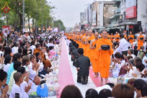 ภาพ No.211808:วันอาทิตย์ที่ 9 มีนาคม พ.ศ. 2568 พ่อเมืองโคราชจัดตักบาตรพระหมื่น ทำบุญเมือง 557 ปี