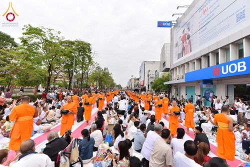 ภาพ No.211809:วันอาทิตย์ที่ 9 มีนาคม พ.ศ. 2568 พ่อเมืองโคราชจัดตักบาตรพระหมื่น ทำบุญเมือง 557 ปี