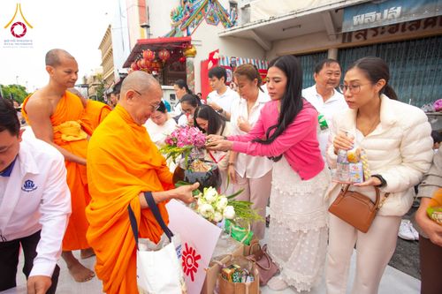 ภาพ No.211814:วันอาทิตย์ที่ 9 มีนาคม พ.ศ. 2568 พ่อเมืองโคราชจัดตักบาตรพระหมื่น ทำบุญเมือง 557 ปี