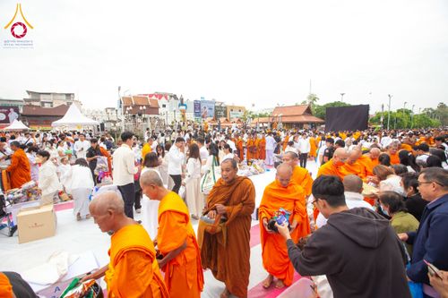 ภาพ No.211816:วันอาทิตย์ที่ 9 มีนาคม พ.ศ. 2568 พ่อเมืองโคราชจัดตักบาตรพระหมื่น ทำบุญเมือง 557 ปี