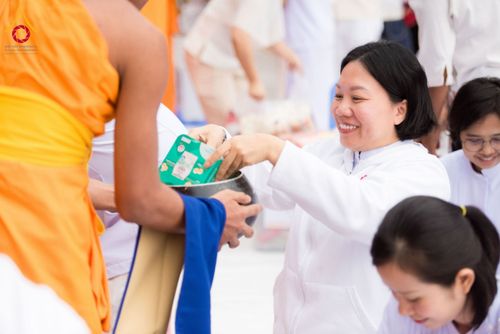 ภาพ No.211827:วันอาทิตย์ที่ 9 มีนาคม พ.ศ. 2568 พ่อเมืองโคราชจัดตักบาตรพระหมื่น ทำบุญเมือง 557 ปี