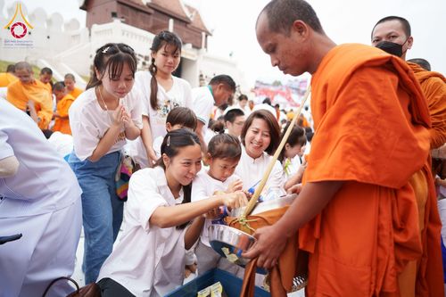 ภาพ No.211831:วันอาทิตย์ที่ 9 มีนาคม พ.ศ. 2568 พ่อเมืองโคราชจัดตักบาตรพระหมื่น ทำบุญเมือง 557 ปี