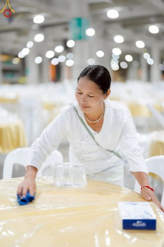 ภาพ No.219825:บรรยากาศการเดินทางเข้าวัดพระธรรมกาย , การต้อนรับปฏิสันถาร , การฉันภัตตาหารเช้า , การลงทะเบียนพระสังฆาธิการ  เนื่องในวันคุ้มครองโลก พิธีถวายมหาสังฆทานคณะสงฆ์ 40,000 กว่าวัดทั่วประเทศ ณ วัดพระธรรมกาย