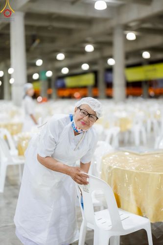 ภาพ No.219827:บรรยากาศการเดินทางเข้าวัดพระธรรมกาย , การต้อนรับปฏิสันถาร , การฉันภัตตาหารเช้า , การลงทะเบียนพระสังฆาธิการ  เนื่องในวันคุ้มครองโลก พิธีถวายมหาสังฆทานคณะสงฆ์ 40,000 กว่าวัดทั่วประเทศ ณ วัดพระธรรมกาย
