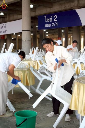 ภาพ No.219834:บรรยากาศการเดินทางเข้าวัดพระธรรมกาย , การต้อนรับปฏิสันถาร , การฉันภัตตาหารเช้า , การลงทะเบียนพระสังฆาธิการ  เนื่องในวันคุ้มครองโลก พิธีถวายมหาสังฆทานคณะสงฆ์ 40,000 กว่าวัดทั่วประเทศ ณ วัดพระธรรมกาย