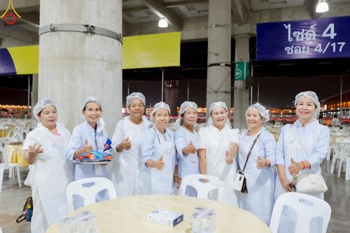 ภาพ No.219835:บรรยากาศการเดินทางเข้าวัดพระธรรมกาย , การต้อนรับปฏิสันถาร , การฉันภัตตาหารเช้า , การลงทะเบียนพระสังฆาธิการ  เนื่องในวันคุ้มครองโลก พิธีถวายมหาสังฆทานคณะสงฆ์ 40,000 กว่าวัดทั่วประเทศ ณ วัดพระธรรมกาย