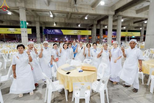 ภาพ No.219836:บรรยากาศการเดินทางเข้าวัดพระธรรมกาย , การต้อนรับปฏิสันถาร , การฉันภัตตาหารเช้า , การลงทะเบียนพระสังฆาธิการ  เนื่องในวันคุ้มครองโลก พิธีถวายมหาสังฆทานคณะสงฆ์ 40,000 กว่าวัดทั่วประเทศ ณ วัดพระธรรมกาย