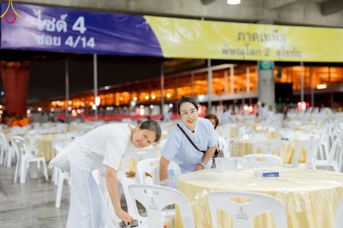 ภาพ No.219838:บรรยากาศการเดินทางเข้าวัดพระธรรมกาย , การต้อนรับปฏิสันถาร , การฉันภัตตาหารเช้า , การลงทะเบียนพระสังฆาธิการ  เนื่องในวันคุ้มครองโลก พิธีถวายมหาสังฆทานคณะสงฆ์ 40,000 กว่าวัดทั่วประเทศ ณ วัดพระธรรมกาย