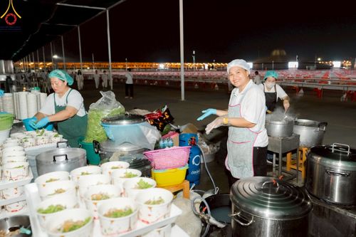 ภาพ No.219843:บรรยากาศการเดินทางเข้าวัดพระธรรมกาย , การต้อนรับปฏิสันถาร , การฉันภัตตาหารเช้า , การลงทะเบียนพระสังฆาธิการ  เนื่องในวันคุ้มครองโลก พิธีถวายมหาสังฆทานคณะสงฆ์ 40,000 กว่าวัดทั่วประเทศ ณ วัดพระธรรมกาย