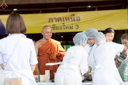 ภาพ No.219857:บรรยากาศการเดินทางเข้าวัดพระธรรมกาย , การต้อนรับปฏิสันถาร , การฉันภัตตาหารเช้า , การลงทะเบียนพระสังฆาธิการ  เนื่องในวันคุ้มครองโลก พิธีถวายมหาสังฆทานคณะสงฆ์ 40,000 กว่าวัดทั่วประเทศ ณ วัดพระธรรมกาย