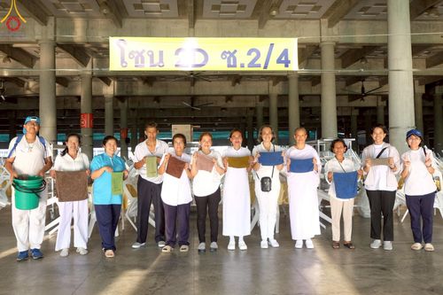 ภาพ No.219861:บรรยากาศการเดินทางเข้าวัดพระธรรมกาย , การต้อนรับปฏิสันถาร , การฉันภัตตาหารเช้า , การลงทะเบียนพระสังฆาธิการ  เนื่องในวันคุ้มครองโลก พิธีถวายมหาสังฆทานคณะสงฆ์ 40,000 กว่าวัดทั่วประเทศ ณ วัดพระธรรมกาย