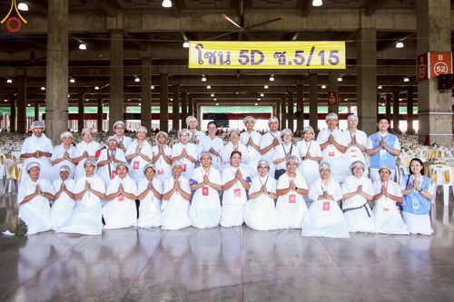 ภาพ No.219863:บรรยากาศการเดินทางเข้าวัดพระธรรมกาย , การต้อนรับปฏิสันถาร , การฉันภัตตาหารเช้า , การลงทะเบียนพระสังฆาธิการ  เนื่องในวันคุ้มครองโลก พิธีถวายมหาสังฆทานคณะสงฆ์ 40,000 กว่าวัดทั่วประเทศ ณ วัดพระธรรมกาย