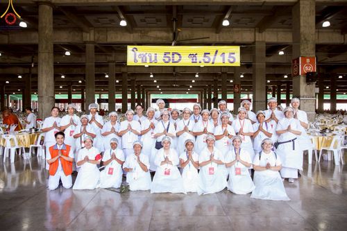 ภาพ No.219864:บรรยากาศการเดินทางเข้าวัดพระธรรมกาย , การต้อนรับปฏิสันถาร , การฉันภัตตาหารเช้า , การลงทะเบียนพระสังฆาธิการ  เนื่องในวันคุ้มครองโลก พิธีถวายมหาสังฆทานคณะสงฆ์ 40,000 กว่าวัดทั่วประเทศ ณ วัดพระธรรมกาย