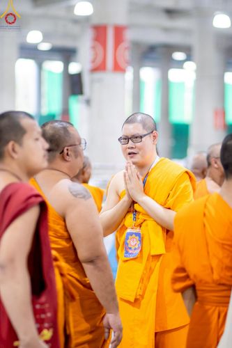 ภาพ No.219871:บรรยากาศการเดินทางเข้าวัดพระธรรมกาย , การต้อนรับปฏิสันถาร , การฉันภัตตาหารเช้า , การลงทะเบียนพระสังฆาธิการ  เนื่องในวันคุ้มครองโลก พิธีถวายมหาสังฆทานคณะสงฆ์ 40,000 กว่าวัดทั่วประเทศ ณ วัดพระธรรมกาย