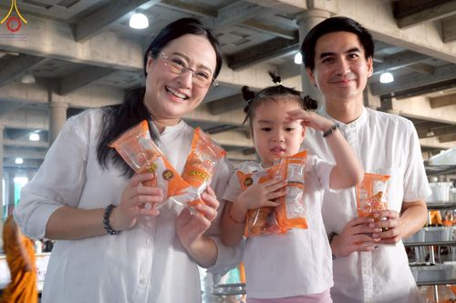 ภาพ No.219874:บรรยากาศการเดินทางเข้าวัดพระธรรมกาย , การต้อนรับปฏิสันถาร , การฉันภัตตาหารเช้า , การลงทะเบียนพระสังฆาธิการ  เนื่องในวันคุ้มครองโลก พิธีถวายมหาสังฆทานคณะสงฆ์ 40,000 กว่าวัดทั่วประเทศ ณ วัดพระธรรมกาย