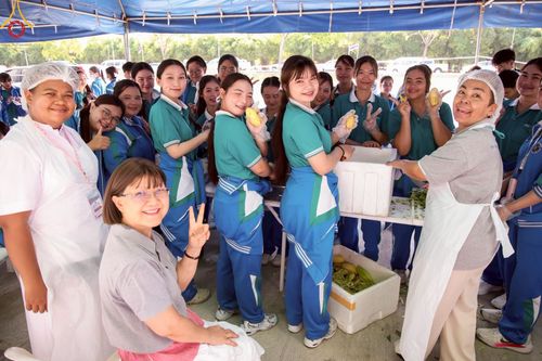 ภาพ No.219882:บรรยากาศการเดินทางเข้าวัดพระธรรมกาย , การต้อนรับปฏิสันถาร , การฉันภัตตาหารเช้า , การลงทะเบียนพระสังฆาธิการ  เนื่องในวันคุ้มครองโลก พิธีถวายมหาสังฆทานคณะสงฆ์ 40,000 กว่าวัดทั่วประเทศ ณ วัดพระธรรมกาย