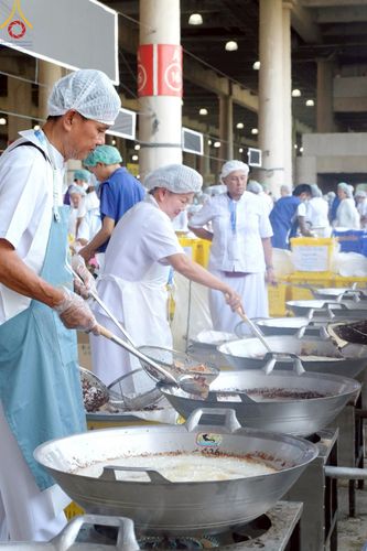 ภาพ No.219883:บรรยากาศการเดินทางเข้าวัดพระธรรมกาย , การต้อนรับปฏิสันถาร , การฉันภัตตาหารเช้า , การลงทะเบียนพระสังฆาธิการ  เนื่องในวันคุ้มครองโลก พิธีถวายมหาสังฆทานคณะสงฆ์ 40,000 กว่าวัดทั่วประเทศ ณ วัดพระธรรมกาย