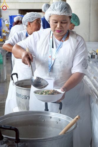 ภาพ No.219885:บรรยากาศการเดินทางเข้าวัดพระธรรมกาย , การต้อนรับปฏิสันถาร , การฉันภัตตาหารเช้า , การลงทะเบียนพระสังฆาธิการ  เนื่องในวันคุ้มครองโลก พิธีถวายมหาสังฆทานคณะสงฆ์ 40,000 กว่าวัดทั่วประเทศ ณ วัดพระธรรมกาย