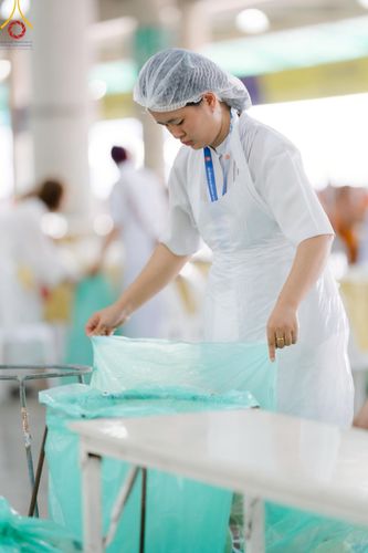 ภาพ No.219887:บรรยากาศการเดินทางเข้าวัดพระธรรมกาย , การต้อนรับปฏิสันถาร , การฉันภัตตาหารเช้า , การลงทะเบียนพระสังฆาธิการ  เนื่องในวันคุ้มครองโลก พิธีถวายมหาสังฆทานคณะสงฆ์ 40,000 กว่าวัดทั่วประเทศ ณ วัดพระธรรมกาย