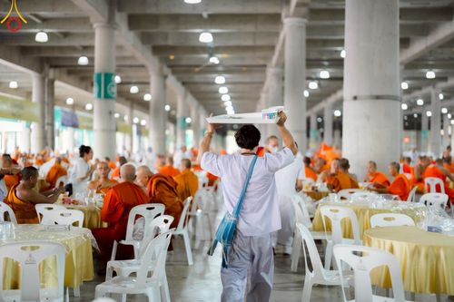 ภาพ No.219888:บรรยากาศการเดินทางเข้าวัดพระธรรมกาย , การต้อนรับปฏิสันถาร , การฉันภัตตาหารเช้า , การลงทะเบียนพระสังฆาธิการ  เนื่องในวันคุ้มครองโลก พิธีถวายมหาสังฆทานคณะสงฆ์ 40,000 กว่าวัดทั่วประเทศ ณ วัดพระธรรมกาย