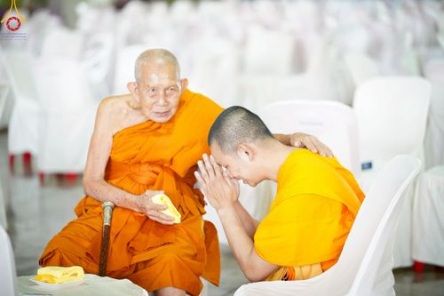 ภาพ No.219913:บรรยากาศการเดินทางเข้าวัดพระธรรมกาย , การต้อนรับปฏิสันถาร , การฉันภัตตาหารเช้า , การลงทะเบียนพระสังฆาธิการ  เนื่องในวันคุ้มครองโลก พิธีถวายมหาสังฆทานคณะสงฆ์ 40,000 กว่าวัดทั่วประเทศ ณ วัดพระธรรมกาย