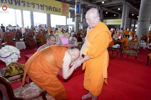 ภาพ No.219936:บรรยากาศการเดินทางเข้าวัดพระธรรมกาย , การต้อนรับปฏิสันถาร , การฉันภัตตาหารเช้า , การลงทะเบียนพระสังฆาธิการ  เนื่องในวันคุ้มครองโลก พิธีถวายมหาสังฆทานคณะสงฆ์ 40,000 กว่าวัดทั่วประเทศ ณ วัดพระธรรมกาย