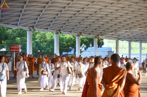ภาพ No.219946:บรรยากาศการเดินทางเข้าวัดพระธรรมกาย , การต้อนรับปฏิสันถาร , การฉันภัตตาหารเช้า , การลงทะเบียนพระสังฆาธิการ  เนื่องในวันคุ้มครองโลก พิธีถวายมหาสังฆทานคณะสงฆ์ 40,000 กว่าวัดทั่วประเทศ ณ วัดพระธรรมกาย