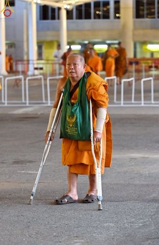 ภาพ No.219948:บรรยากาศการเดินทางเข้าวัดพระธรรมกาย , การต้อนรับปฏิสันถาร , การฉันภัตตาหารเช้า , การลงทะเบียนพระสังฆาธิการ  เนื่องในวันคุ้มครองโลก พิธีถวายมหาสังฆทานคณะสงฆ์ 40,000 กว่าวัดทั่วประเทศ ณ วัดพระธรรมกาย