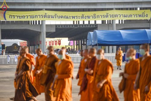 ภาพ No.219947:บรรยากาศการเดินทางเข้าวัดพระธรรมกาย , การต้อนรับปฏิสันถาร , การฉันภัตตาหารเช้า , การลงทะเบียนพระสังฆาธิการ  เนื่องในวันคุ้มครองโลก พิธีถวายมหาสังฆทานคณะสงฆ์ 40,000 กว่าวัดทั่วประเทศ ณ วัดพระธรรมกาย
