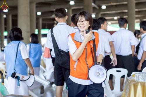 ภาพ No.219975:บรรยากาศการเดินทางเข้าวัดพระธรรมกาย , การต้อนรับปฏิสันถาร , การฉันภัตตาหารเช้า , การลงทะเบียนพระสังฆาธิการ  เนื่องในวันคุ้มครองโลก พิธีถวายมหาสังฆทานคณะสงฆ์ 40,000 กว่าวัดทั่วประเทศ ณ วัดพระธรรมกาย