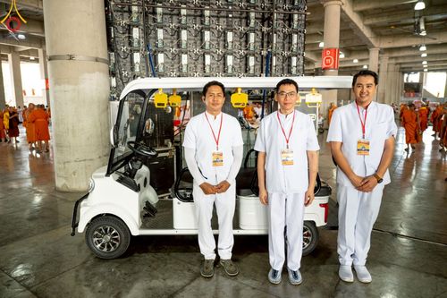 ภาพ No.219985:บรรยากาศการเดินทางเข้าวัดพระธรรมกาย , การต้อนรับปฏิสันถาร , การฉันภัตตาหารเช้า , การลงทะเบียนพระสังฆาธิการ  เนื่องในวันคุ้มครองโลก พิธีถวายมหาสังฆทานคณะสงฆ์ 40,000 กว่าวัดทั่วประเทศ ณ วัดพระธรรมกาย