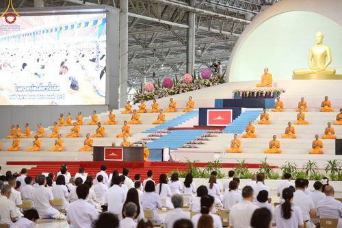 ภาพ No.220130:วันอังคารที่ 22 เมษายน พ.ศ. 2568 พิธีมอบปัจจัยช่วยเหลือครู 4 จังหวัดชายแดนภาคใต้ , พิธีกล่าวคำถวายอุปกรณ์ เพื่อเตรียมการต้อนรับคณะสงฆ์ฯ , พิธีกล่าวคำถวายภัตตาหารเป็นสังฆทาน , คณะสงฆ์ฉันภัตตาหารเพล  เนื่องในวันคุ้มครองโลก พิธีถวายมหาสังฆทานแด่คณะสงฆ์