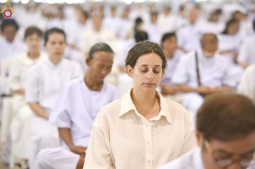 ภาพ No.220138:วันอังคารที่ 22 เมษายน พ.ศ. 2568 พิธีมอบปัจจัยช่วยเหลือครู 4 จังหวัดชายแดนภาคใต้ , พิธีกล่าวคำถวายอุปกรณ์ เพื่อเตรียมการต้อนรับคณะสงฆ์ฯ , พิธีกล่าวคำถวายภัตตาหารเป็นสังฆทาน , คณะสงฆ์ฉันภัตตาหารเพล  เนื่องในวันคุ้มครองโลก พิธีถวายมหาสังฆทานแด่คณะสงฆ์