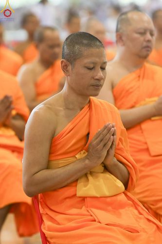 ภาพ No.220137:วันอังคารที่ 22 เมษายน พ.ศ. 2568 พิธีมอบปัจจัยช่วยเหลือครู 4 จังหวัดชายแดนภาคใต้ , พิธีกล่าวคำถวายอุปกรณ์ เพื่อเตรียมการต้อนรับคณะสงฆ์ฯ , พิธีกล่าวคำถวายภัตตาหารเป็นสังฆทาน , คณะสงฆ์ฉันภัตตาหารเพล  เนื่องในวันคุ้มครองโลก พิธีถวายมหาสังฆทานแด่คณะสงฆ์