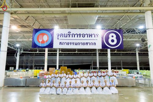 ภาพ No.220148:วันอังคารที่ 22 เมษายน พ.ศ. 2568 พิธีมอบปัจจัยช่วยเหลือครู 4 จังหวัดชายแดนภาคใต้ , พิธีกล่าวคำถวายอุปกรณ์ เพื่อเตรียมการต้อนรับคณะสงฆ์ฯ , พิธีกล่าวคำถวายภัตตาหารเป็นสังฆทาน , คณะสงฆ์ฉันภัตตาหารเพล  เนื่องในวันคุ้มครองโลก พิธีถวายมหาสังฆทานแด่คณะสงฆ์