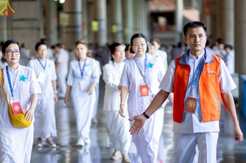 ภาพ No.220149:วันอังคารที่ 22 เมษายน พ.ศ. 2568 พิธีมอบปัจจัยช่วยเหลือครู 4 จังหวัดชายแดนภาคใต้ , พิธีกล่าวคำถวายอุปกรณ์ เพื่อเตรียมการต้อนรับคณะสงฆ์ฯ , พิธีกล่าวคำถวายภัตตาหารเป็นสังฆทาน , คณะสงฆ์ฉันภัตตาหารเพล  เนื่องในวันคุ้มครองโลก พิธีถวายมหาสังฆทานแด่คณะสงฆ์