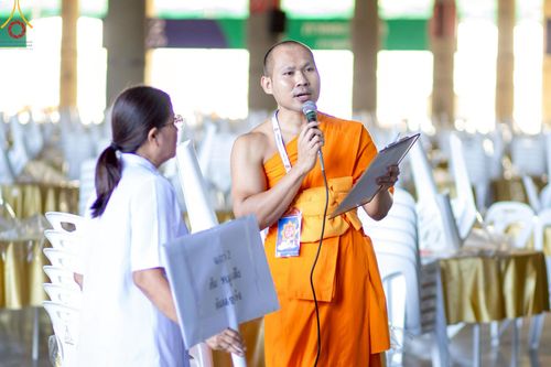 ภาพ No.220154:วันอังคารที่ 22 เมษายน พ.ศ. 2568 พิธีมอบปัจจัยช่วยเหลือครู 4 จังหวัดชายแดนภาคใต้ , พิธีกล่าวคำถวายอุปกรณ์ เพื่อเตรียมการต้อนรับคณะสงฆ์ฯ , พิธีกล่าวคำถวายภัตตาหารเป็นสังฆทาน , คณะสงฆ์ฉันภัตตาหารเพล  เนื่องในวันคุ้มครองโลก พิธีถวายมหาสังฆทานแด่คณะสงฆ์