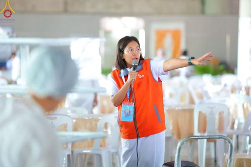 ภาพ No.220155:วันอังคารที่ 22 เมษายน พ.ศ. 2568 พิธีมอบปัจจัยช่วยเหลือครู 4 จังหวัดชายแดนภาคใต้ , พิธีกล่าวคำถวายอุปกรณ์ เพื่อเตรียมการต้อนรับคณะสงฆ์ฯ , พิธีกล่าวคำถวายภัตตาหารเป็นสังฆทาน , คณะสงฆ์ฉันภัตตาหารเพล  เนื่องในวันคุ้มครองโลก พิธีถวายมหาสังฆทานแด่คณะสงฆ์