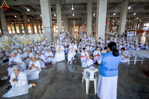 ภาพ No.220156:วันอังคารที่ 22 เมษายน พ.ศ. 2568 พิธีมอบปัจจัยช่วยเหลือครู 4 จังหวัดชายแดนภาคใต้ , พิธีกล่าวคำถวายอุปกรณ์ เพื่อเตรียมการต้อนรับคณะสงฆ์ฯ , พิธีกล่าวคำถวายภัตตาหารเป็นสังฆทาน , คณะสงฆ์ฉันภัตตาหารเพล  เนื่องในวันคุ้มครองโลก พิธีถวายมหาสังฆทานแด่คณะสงฆ์