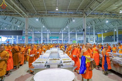 ภาพ No.220162:วันอังคารที่ 22 เมษายน พ.ศ. 2568 พิธีมอบปัจจัยช่วยเหลือครู 4 จังหวัดชายแดนภาคใต้ , พิธีกล่าวคำถวายอุปกรณ์ เพื่อเตรียมการต้อนรับคณะสงฆ์ฯ , พิธีกล่าวคำถวายภัตตาหารเป็นสังฆทาน , คณะสงฆ์ฉันภัตตาหารเพล  เนื่องในวันคุ้มครองโลก พิธีถวายมหาสังฆทานแด่คณะสงฆ์