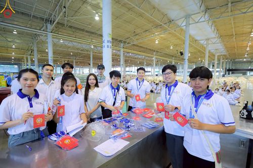 ภาพ No.220165:วันอังคารที่ 22 เมษายน พ.ศ. 2568 พิธีมอบปัจจัยช่วยเหลือครู 4 จังหวัดชายแดนภาคใต้ , พิธีกล่าวคำถวายอุปกรณ์ เพื่อเตรียมการต้อนรับคณะสงฆ์ฯ , พิธีกล่าวคำถวายภัตตาหารเป็นสังฆทาน , คณะสงฆ์ฉันภัตตาหารเพล  เนื่องในวันคุ้มครองโลก พิธีถวายมหาสังฆทานแด่คณะสงฆ์