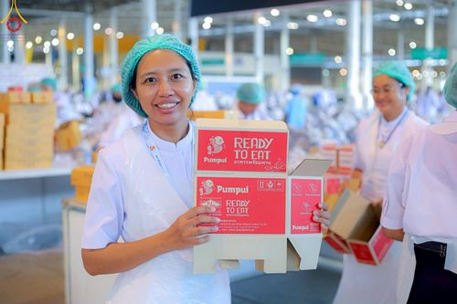 ภาพ No.220166:วันอังคารที่ 22 เมษายน พ.ศ. 2568 พิธีมอบปัจจัยช่วยเหลือครู 4 จังหวัดชายแดนภาคใต้ , พิธีกล่าวคำถวายอุปกรณ์ เพื่อเตรียมการต้อนรับคณะสงฆ์ฯ , พิธีกล่าวคำถวายภัตตาหารเป็นสังฆทาน , คณะสงฆ์ฉันภัตตาหารเพล  เนื่องในวันคุ้มครองโลก พิธีถวายมหาสังฆทานแด่คณะสงฆ์