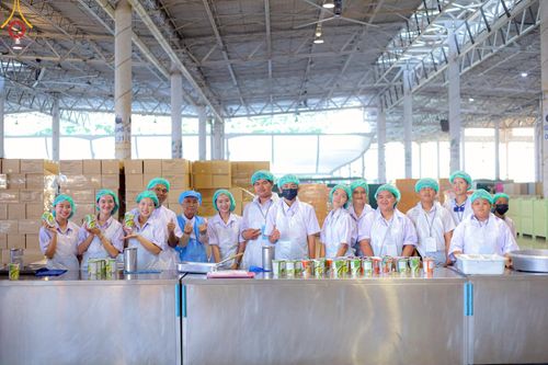 ภาพ No.220176:วันอังคารที่ 22 เมษายน พ.ศ. 2568 พิธีมอบปัจจัยช่วยเหลือครู 4 จังหวัดชายแดนภาคใต้ , พิธีกล่าวคำถวายอุปกรณ์ เพื่อเตรียมการต้อนรับคณะสงฆ์ฯ , พิธีกล่าวคำถวายภัตตาหารเป็นสังฆทาน , คณะสงฆ์ฉันภัตตาหารเพล  เนื่องในวันคุ้มครองโลก พิธีถวายมหาสังฆทานแด่คณะสงฆ์