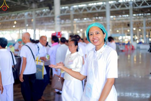 ภาพ No.220182:วันอังคารที่ 22 เมษายน พ.ศ. 2568 พิธีมอบปัจจัยช่วยเหลือครู 4 จังหวัดชายแดนภาคใต้ , พิธีกล่าวคำถวายอุปกรณ์ เพื่อเตรียมการต้อนรับคณะสงฆ์ฯ , พิธีกล่าวคำถวายภัตตาหารเป็นสังฆทาน , คณะสงฆ์ฉันภัตตาหารเพล  เนื่องในวันคุ้มครองโลก พิธีถวายมหาสังฆทานแด่คณะสงฆ์